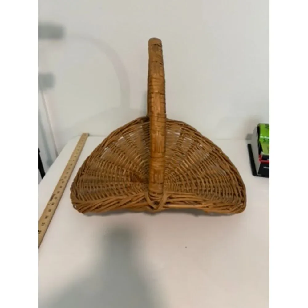 Large Vtg wicker rattan flower gathering basket with handle